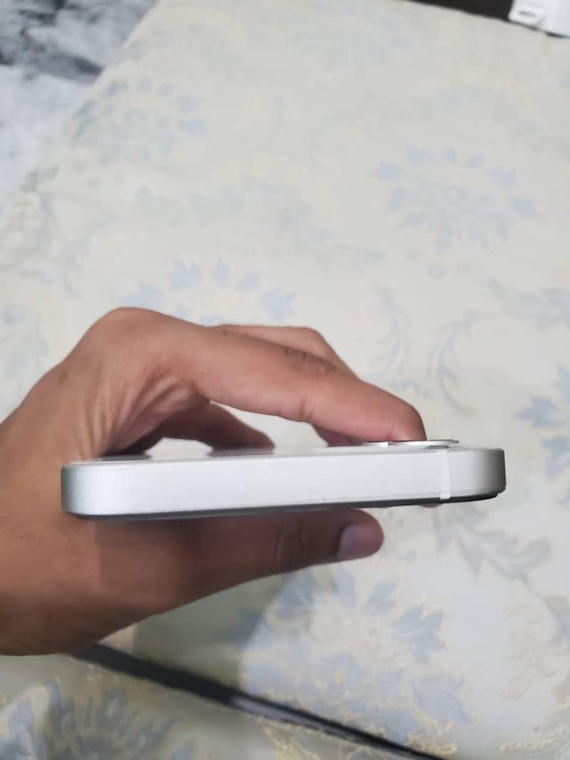 Apple iPhone 12 5