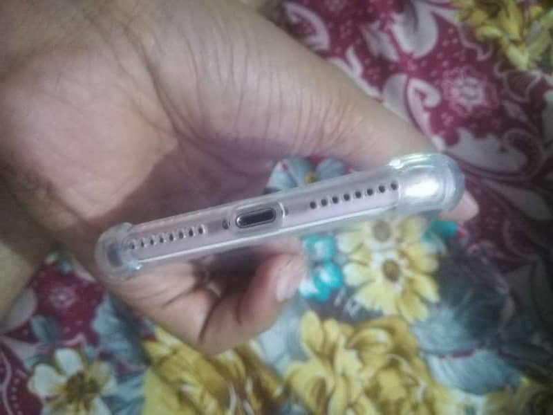 Apple iPhone 7 Plus 4