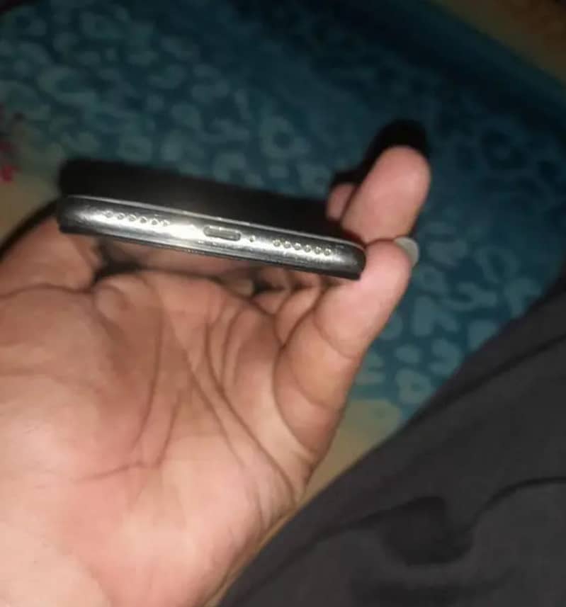 Apple iPhone X 3