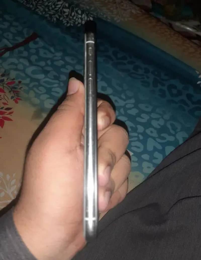 Apple iPhone X 6