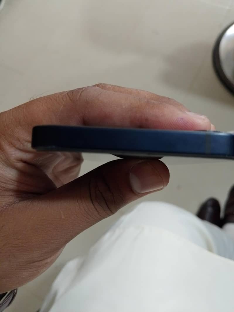 Apple iPhone 12 3