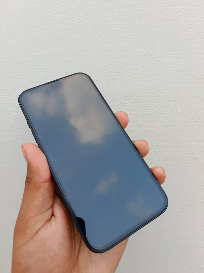 Apple iPhone 13 5