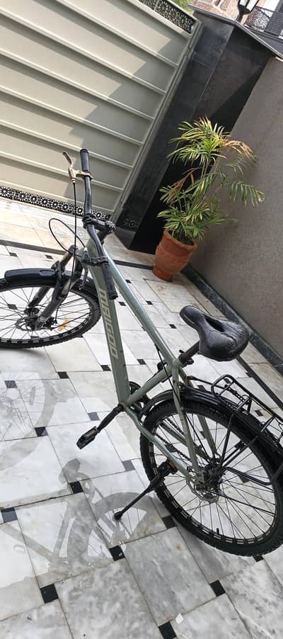 cycle in very good condition, featured.