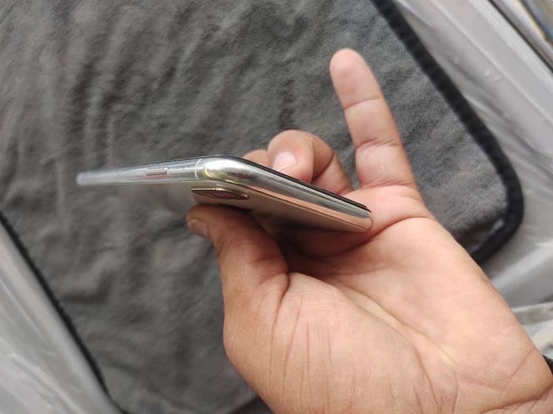 Apple iPhone X 3