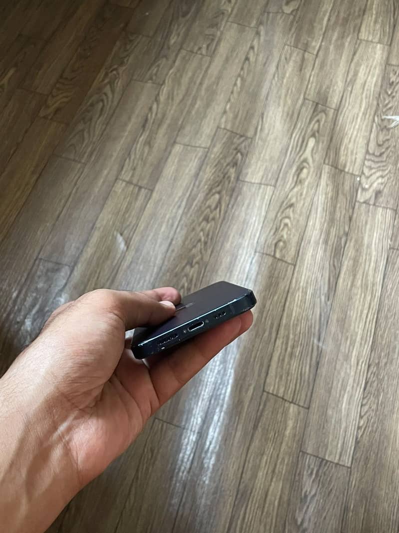 Apple iPhone 12 1