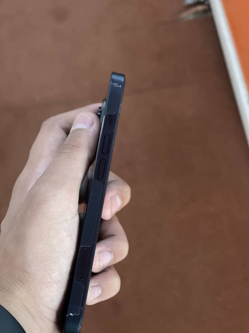 Apple iPhone 13 6