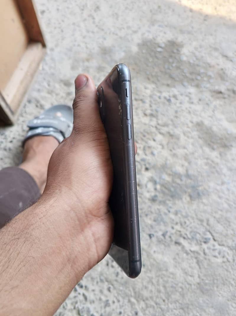 Apple iPhone 11 0
