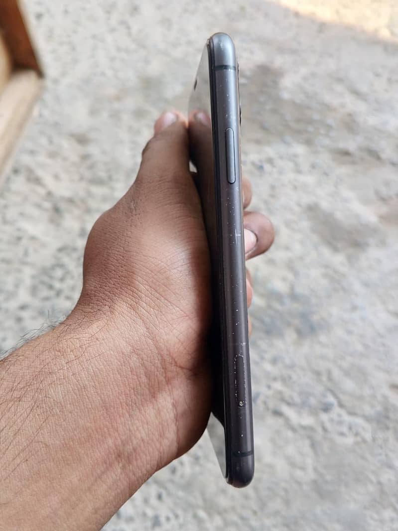 Apple iPhone 11 3