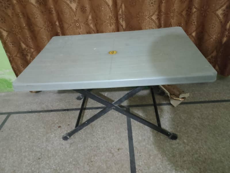 plastic folding table 3
