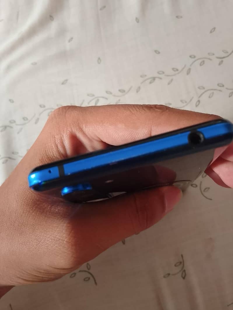Sharp Aquos R5G 4