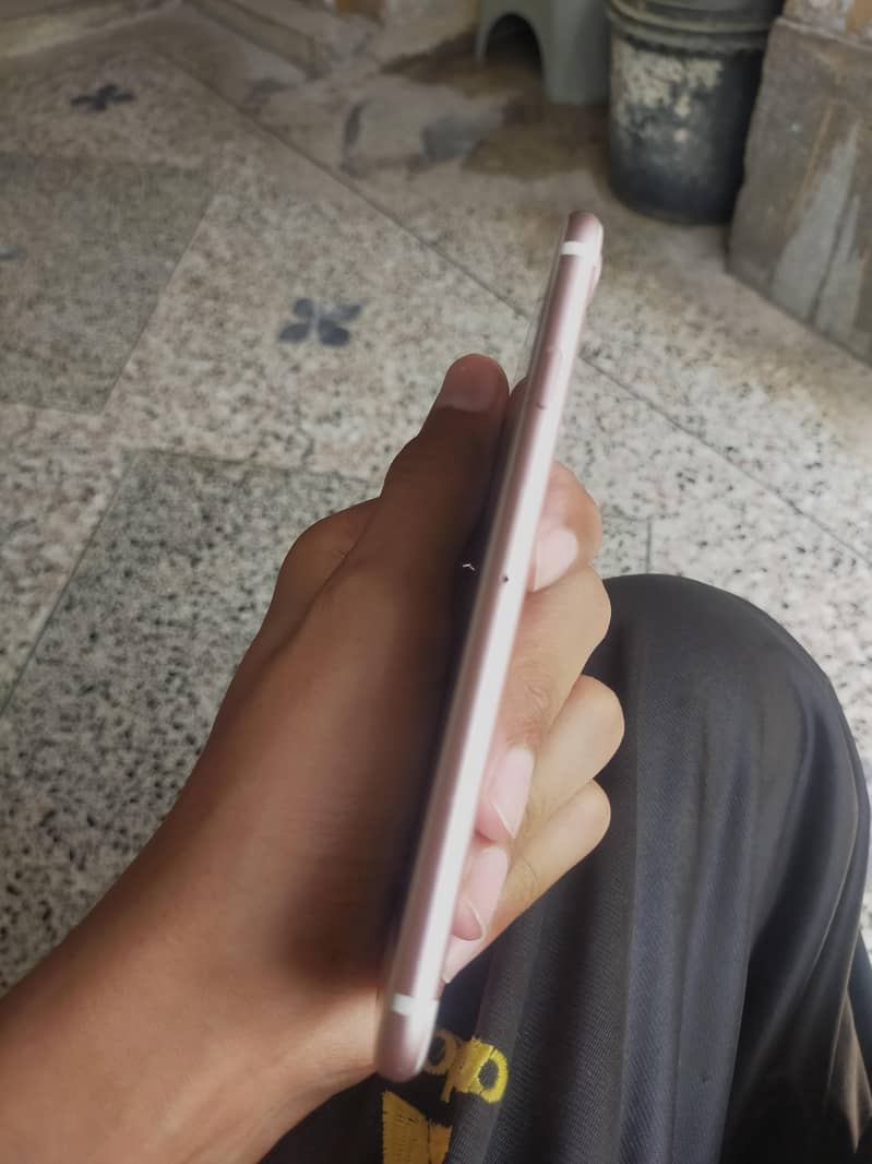 Apple iPhone 7 3