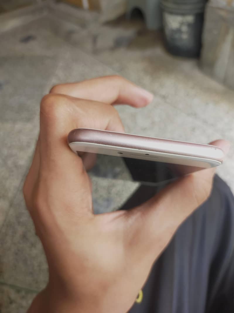 Apple iPhone 7 4