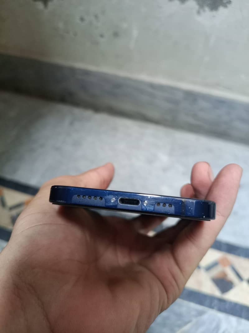 Apple iPhone 12 1