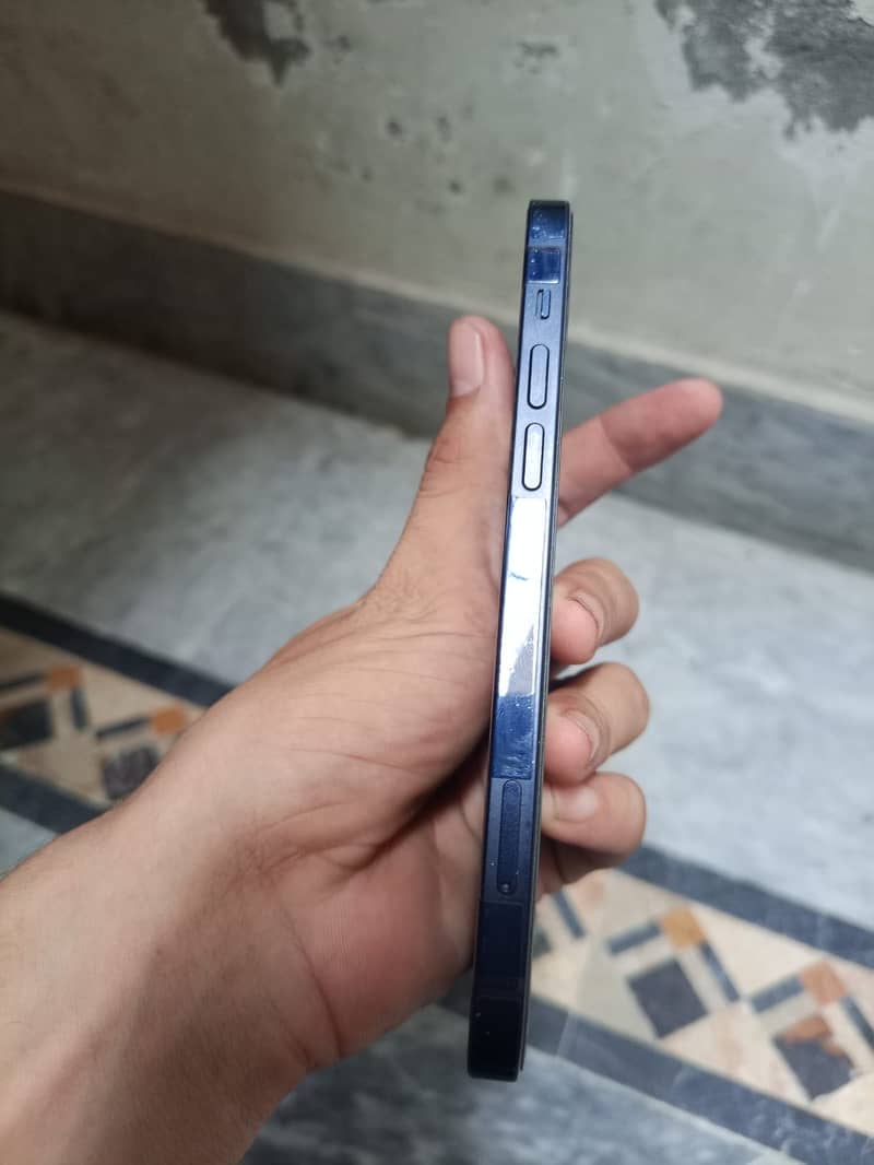 Apple iPhone 12 2