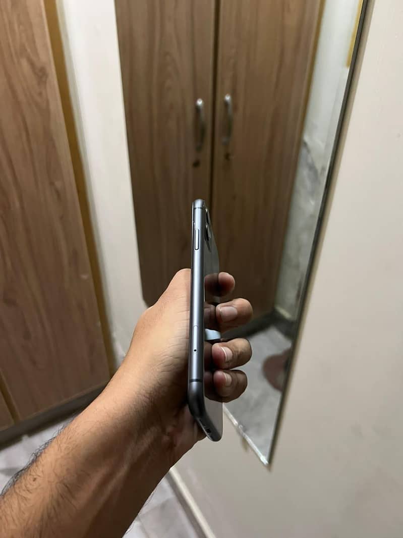 Apple iPhone 11 3