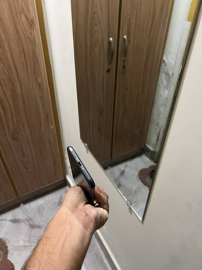 Apple iPhone 11 7