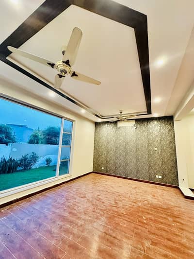 **1 Kanal Full House with Basement for Rent**