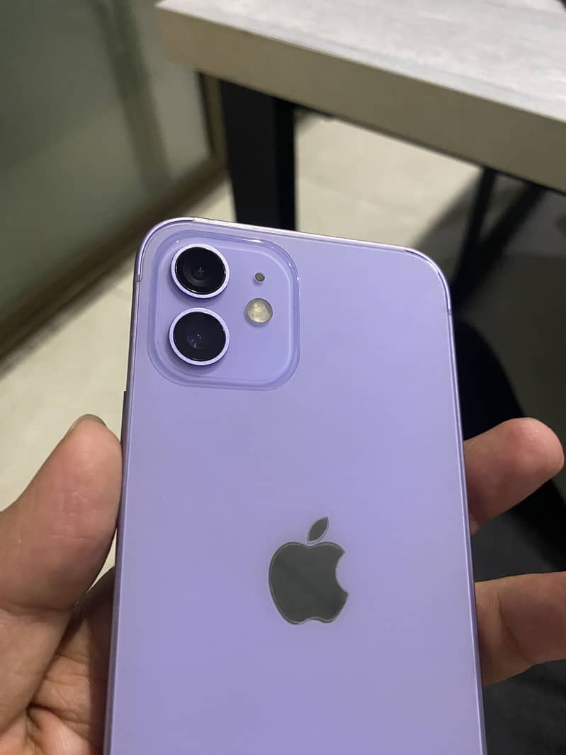 Apple iPhone 12 4