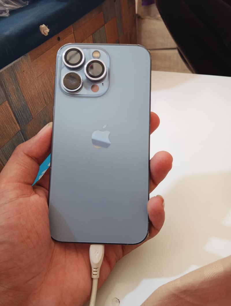 Apple iPhone 13 Pro 1