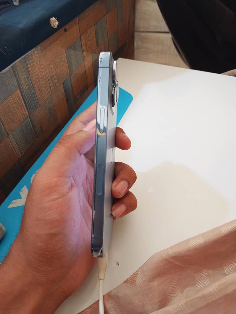 Apple iPhone 13 Pro 4