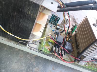 1000 w ups
