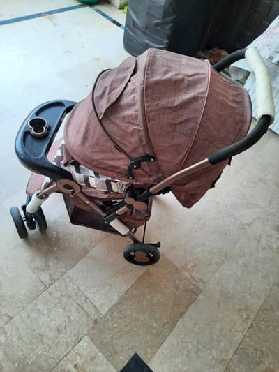 Baby Pram in Excellent Condition (9/10) – Comfortable & Stylish