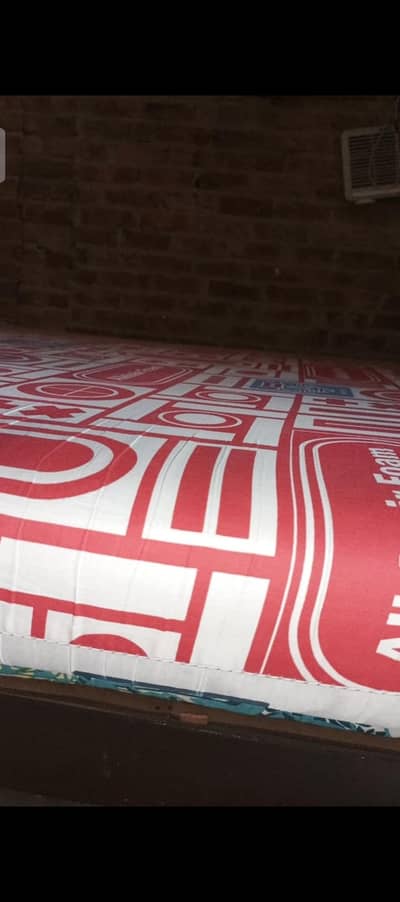 4 inch matress one year used  mein sale k 10 year warranty
