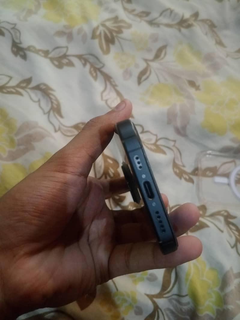Apple iPhone 15 Pro 1