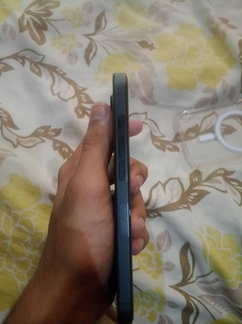 Apple iPhone 15 Pro 2