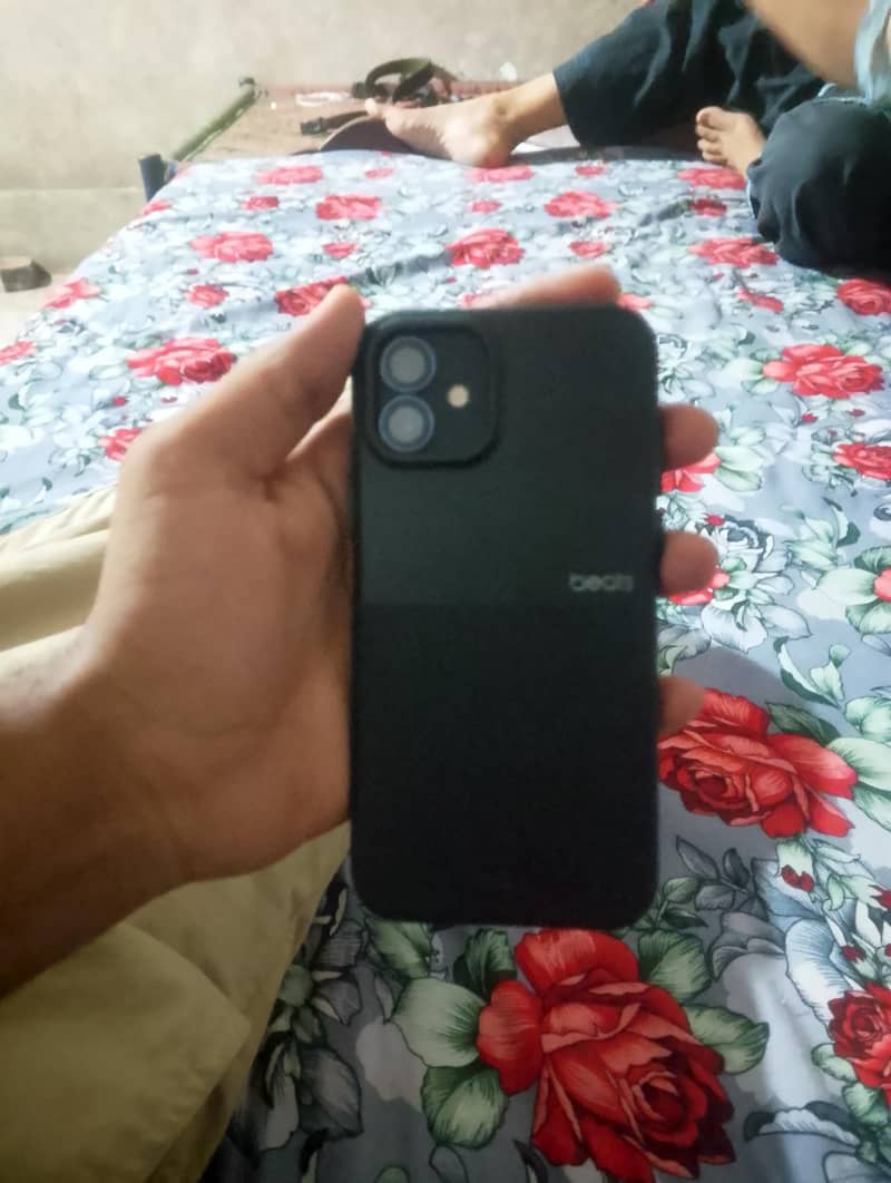 Apple iPhone 12 4