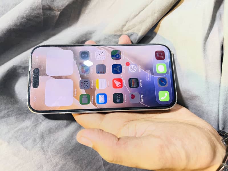 Apple iPhone 16 Pro 2