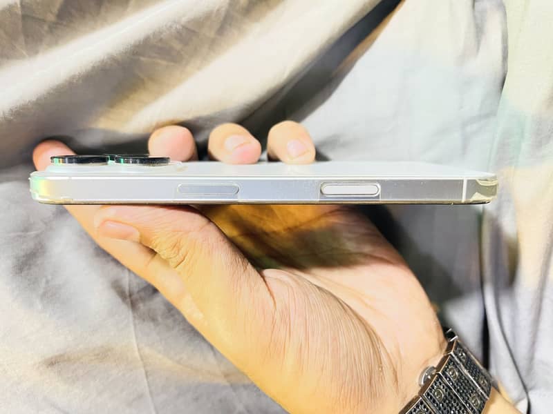 Apple iPhone 16 Pro 5