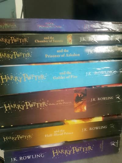 HARRY POTTER BOOK SET (COMPLETE)