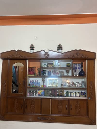 Vintage style wooden showcase - good condition