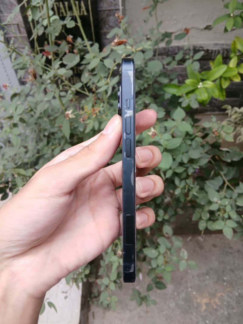 Apple iPhone 14 3