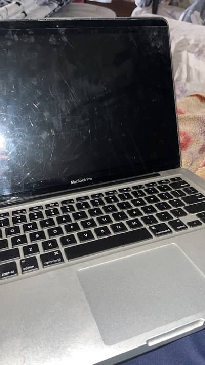 Macbook Pro corei5 2012 model /4gb ram SSD/ Battery full okay