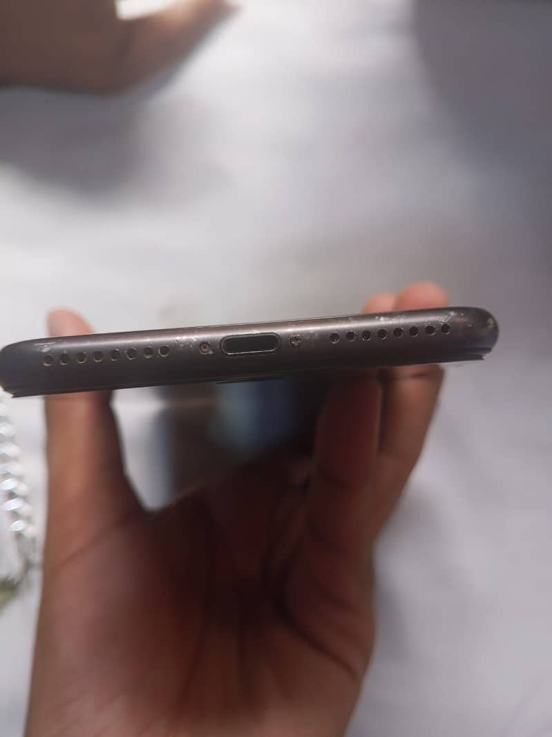 Apple iPhone 8 Plus 4