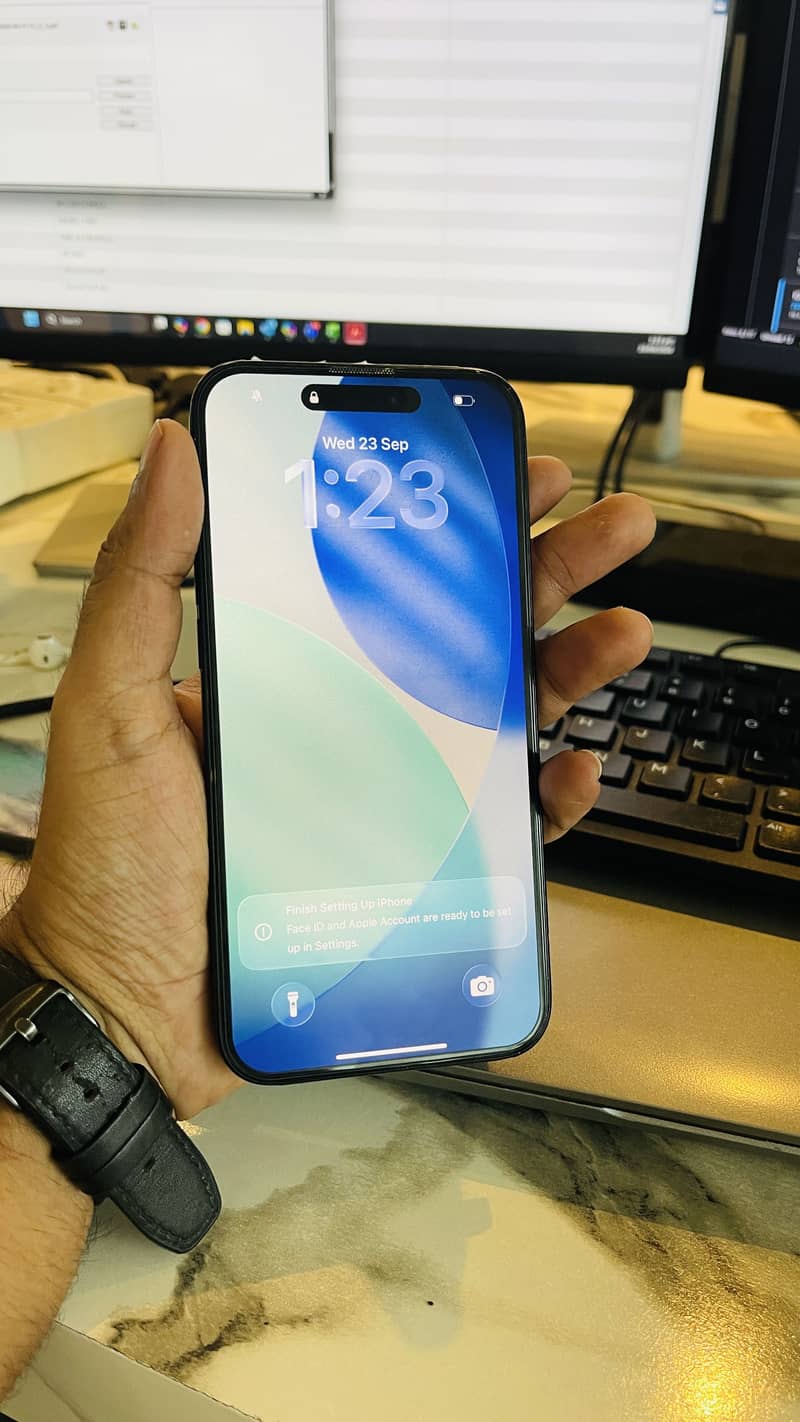 Apple iPhone 16 Plus 2