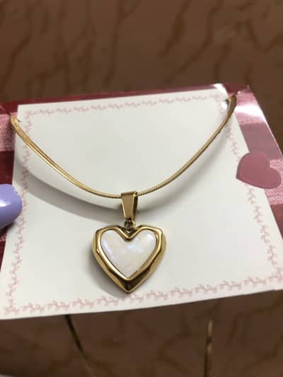 White heart necklace