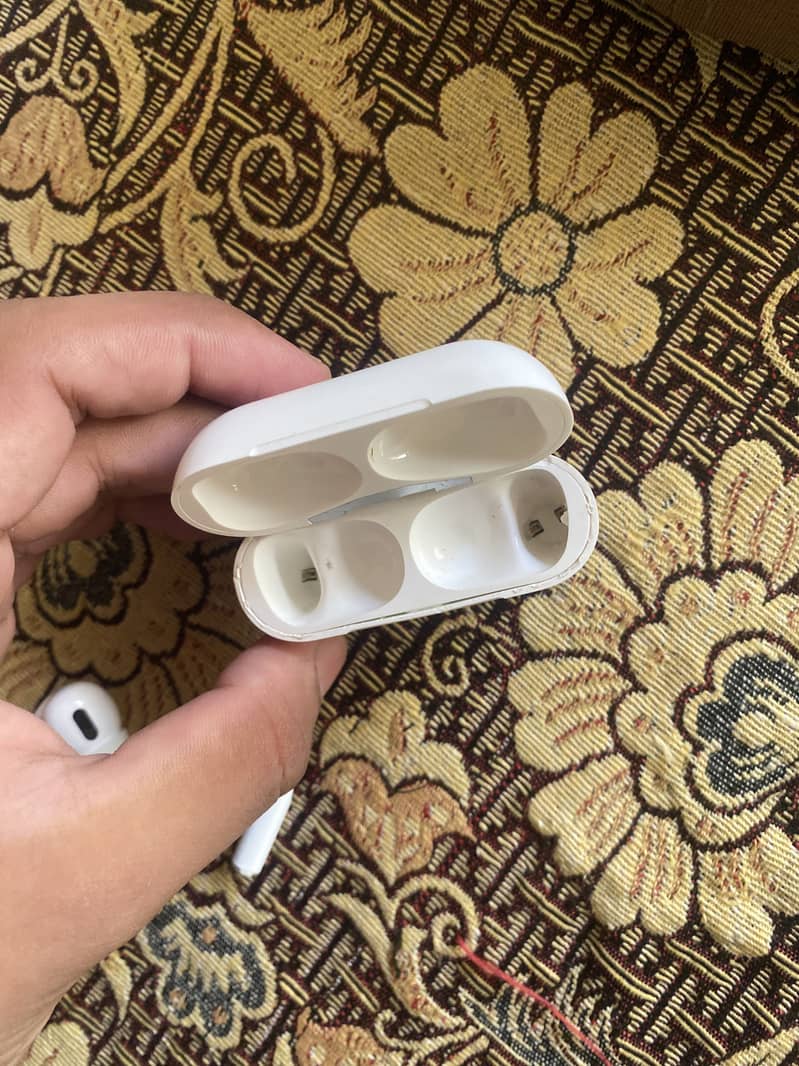 Wireless AirPods 4