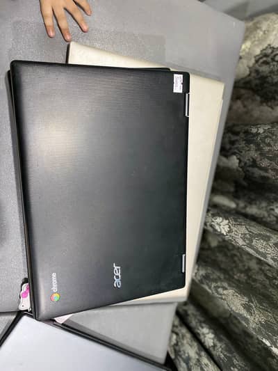 Acer R752 touch screen Chromebook
