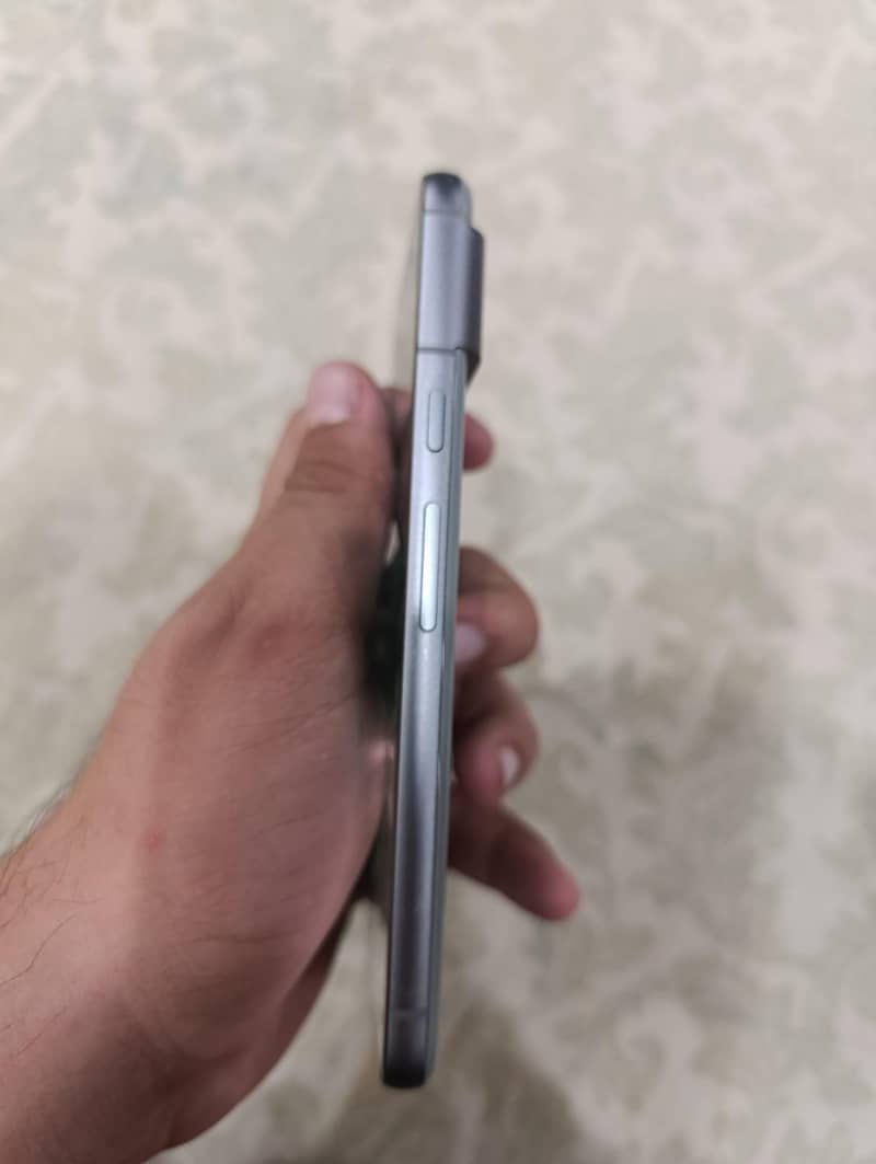Google Pixel 8 4