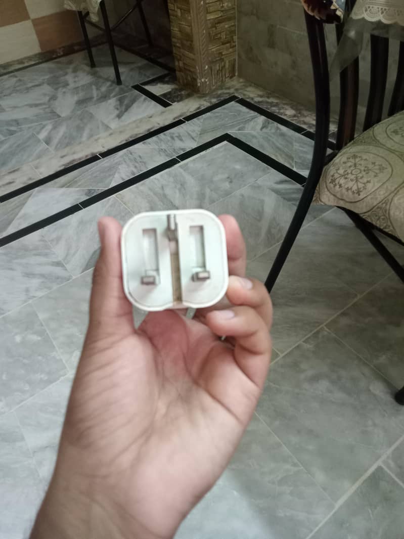 apple charger 1