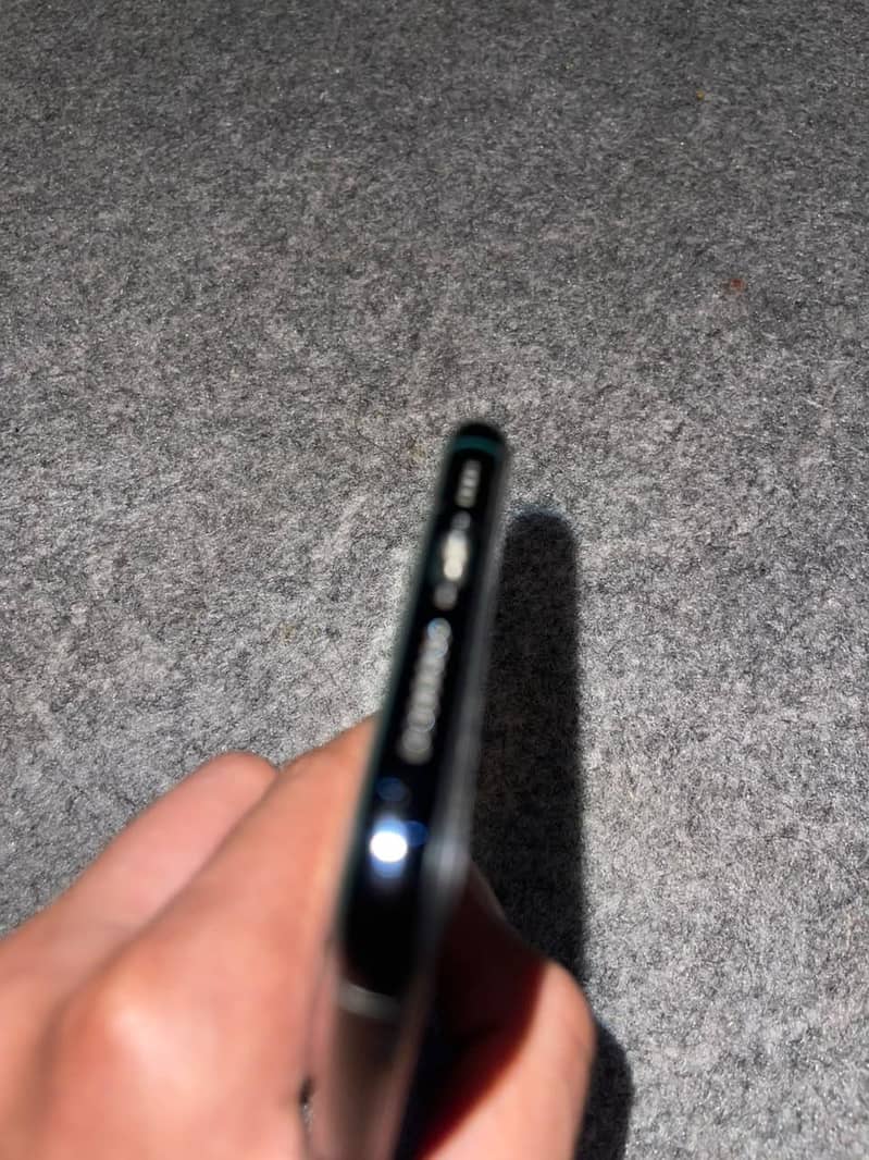 Apple iPhone 11 Pro Max 2