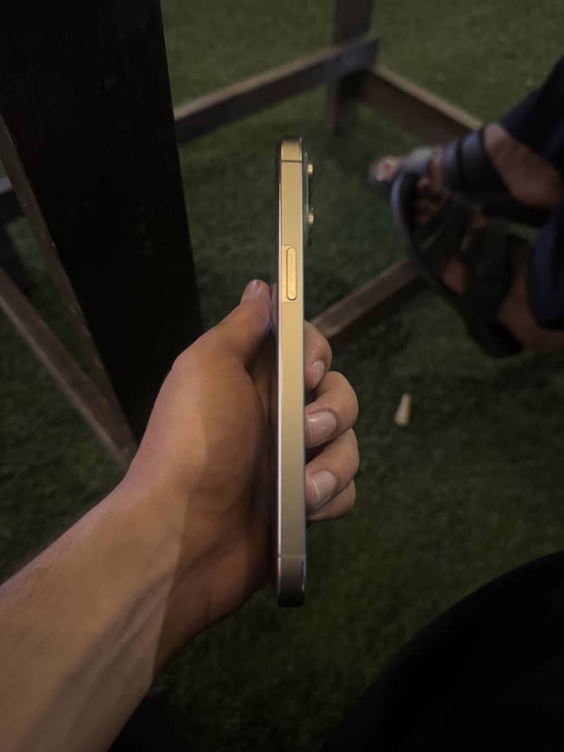 Apple iPhone 15 Pro Max 3