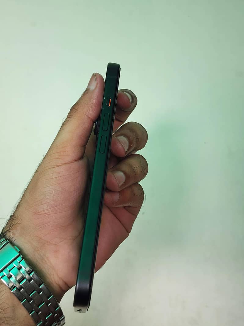 iPhone 15 3
