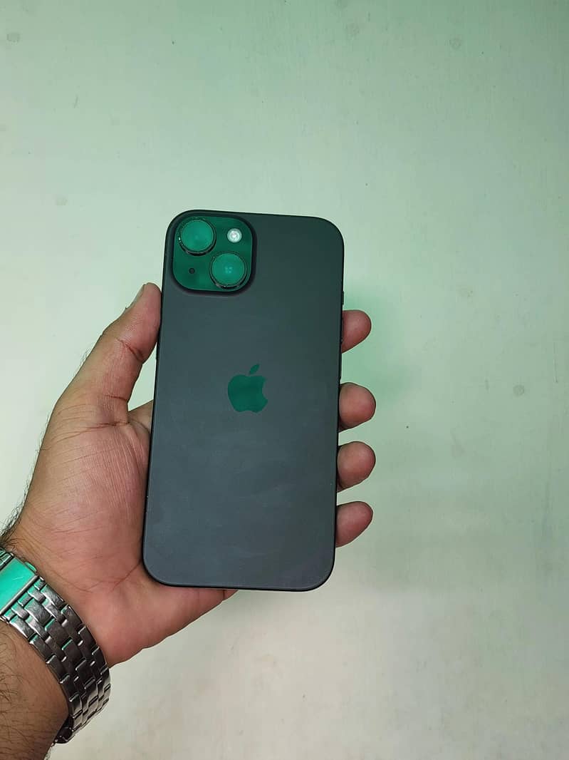 iPhone 15 4