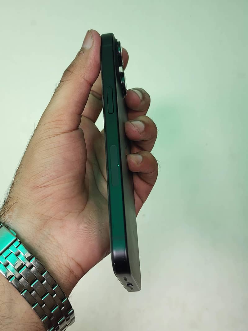 iPhone 15 5