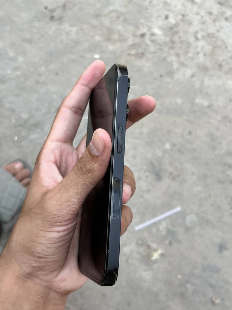 Apple iPhone 14 Pro 2