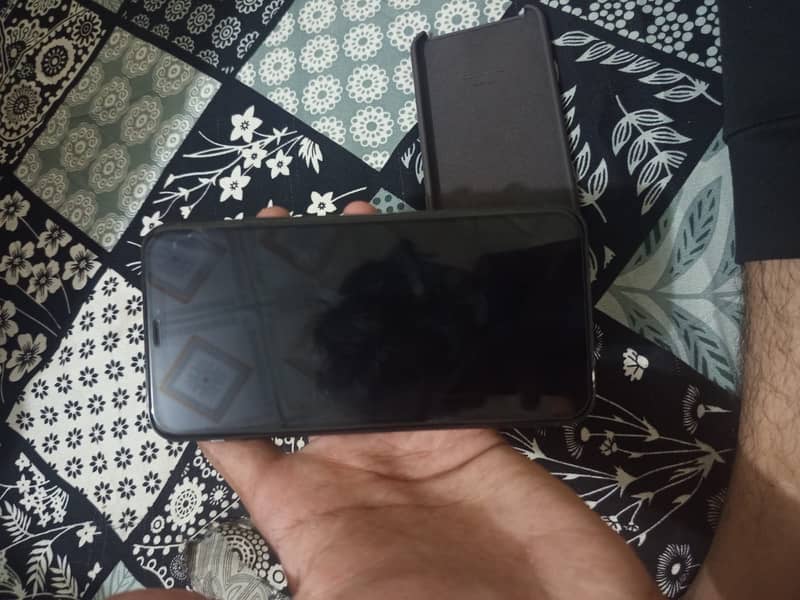 Apple iPhone 11 Pro Max 4